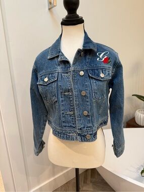 Vintage GAP Blue Denim Jacket with Embroidery on front and back.